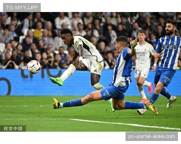 经典瞬间：克罗斯精准长传助攻维尼修斯，重现典礼中场风采